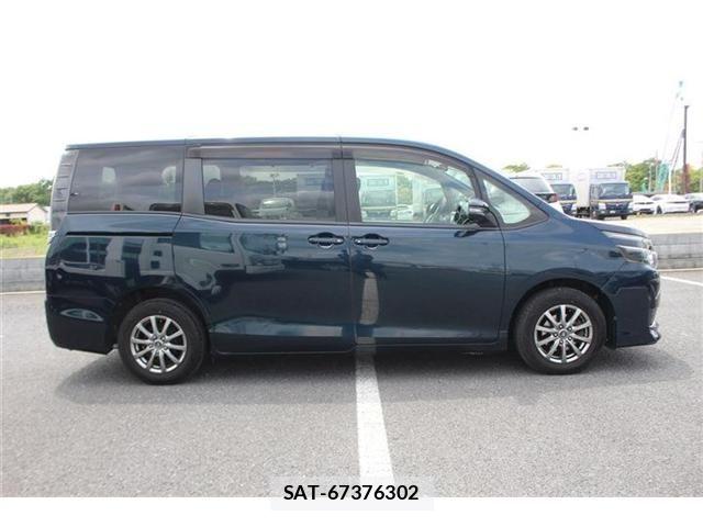 Toyota VOXY 2014-07 7252799-13