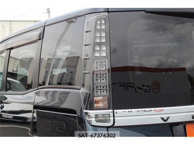 Toyota VOXY 2014-07 7252799-24