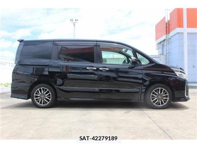 Toyota VOXY 2015-04 7252797-13