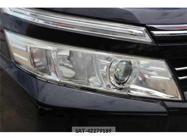 Toyota VOXY 2015-04 7252797-18
