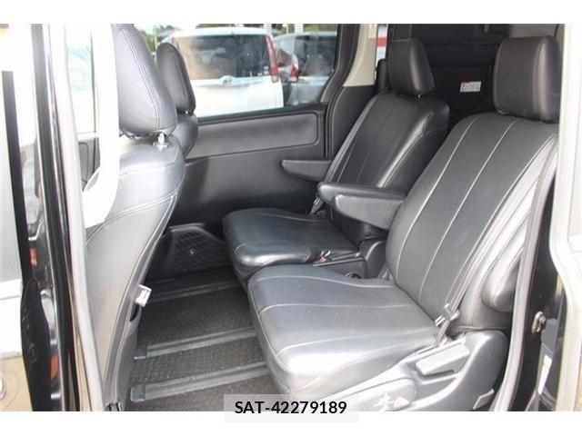 Toyota VOXY 2015-04 7252797-29