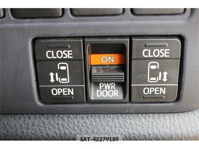 Toyota VOXY 2015-04 7252797-5