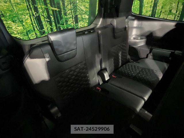 Toyota VOXY 2023-06 7252765-9