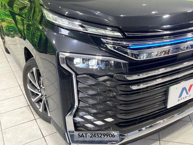 Toyota VOXY 2023-06 7252765-12