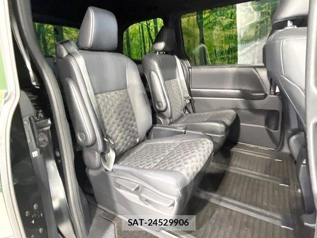 Toyota VOXY 2023-06 7252765-8