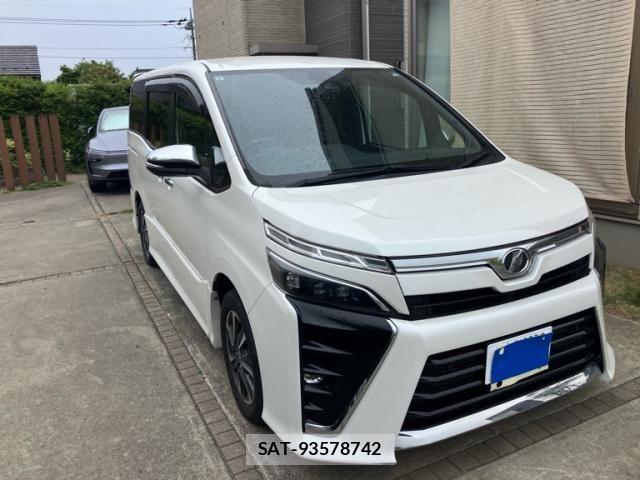 Toyota VOXY 2019-08 7252785-0