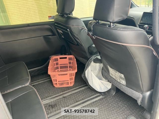 Toyota VOXY 2019-08 7252785-14