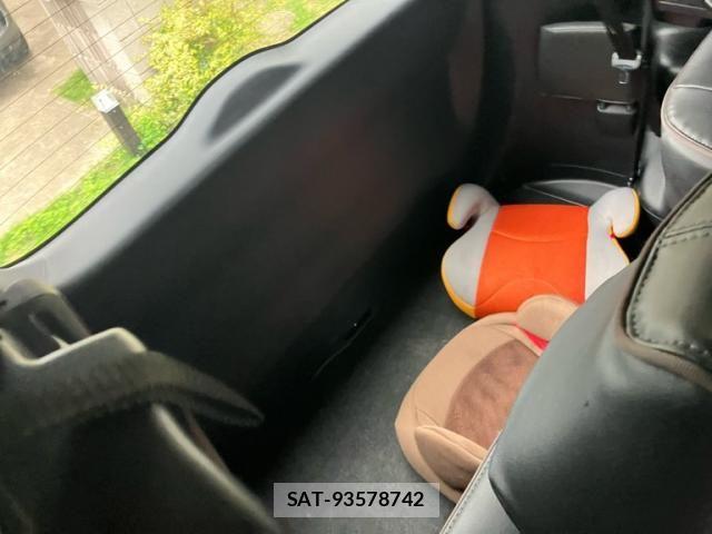 Toyota VOXY 2019-08 7252785-16