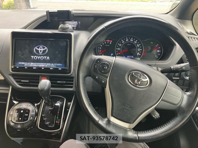 Toyota VOXY 2019-08 7252785-18