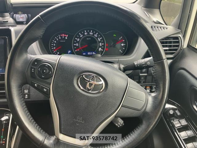 Toyota VOXY 2019-08 7252785-19