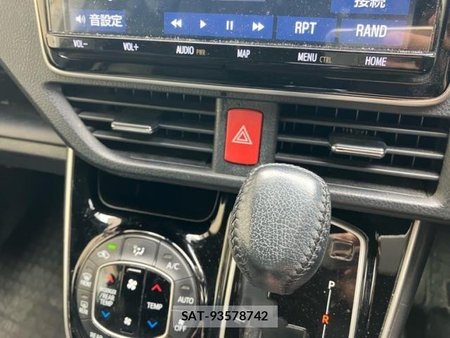 Toyota VOXY 2019-08 7252785-25