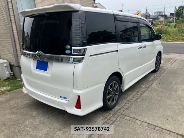 Toyota VOXY 2019-08 7252785-2