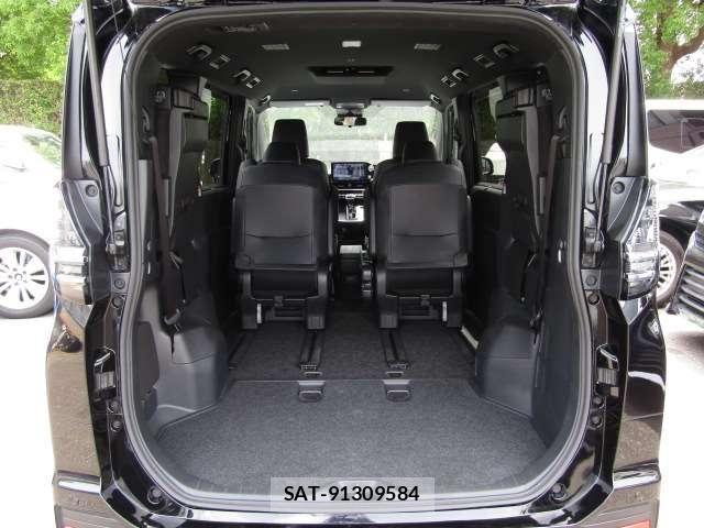 Toyota VOXY 2023-04 7252771-12
