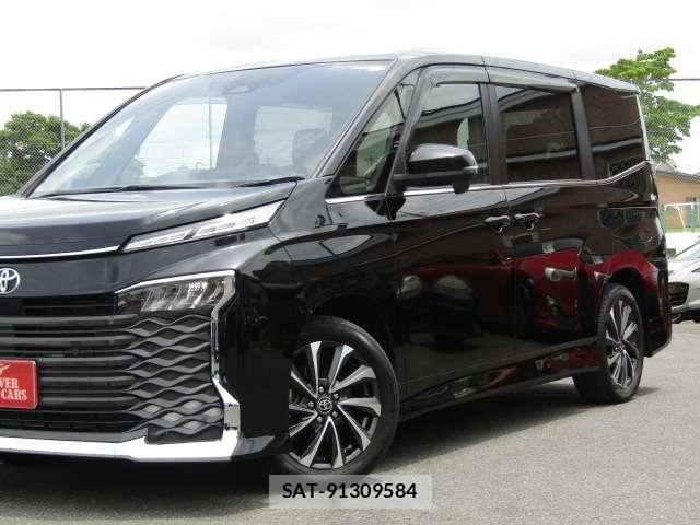 Toyota VOXY 2023-04 7252771-13