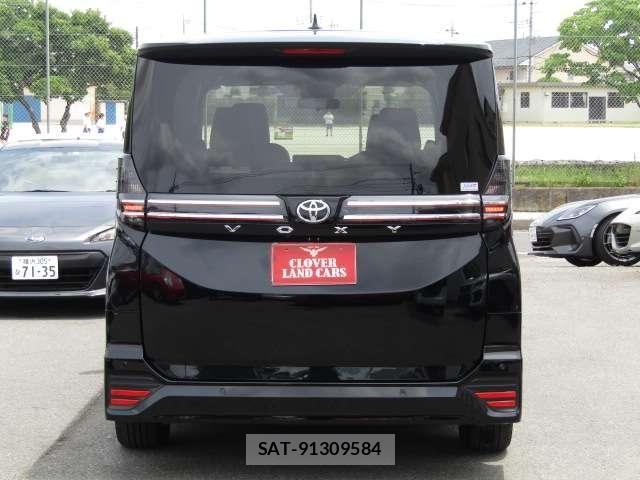Toyota VOXY 2023-04 7252771-19