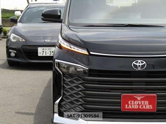 Toyota VOXY 2023-04 7252771-23