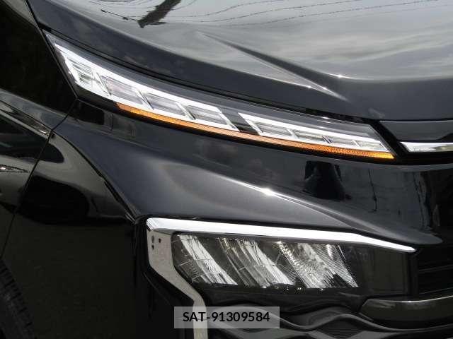 Toyota VOXY 2023-04 7252771-24