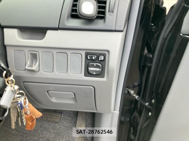 Toyota VOXY 2006-04 7252806-11