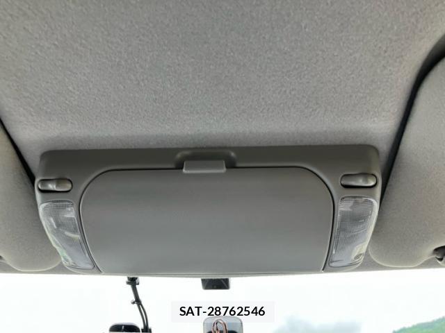 Toyota VOXY 2006-04 7252806-17