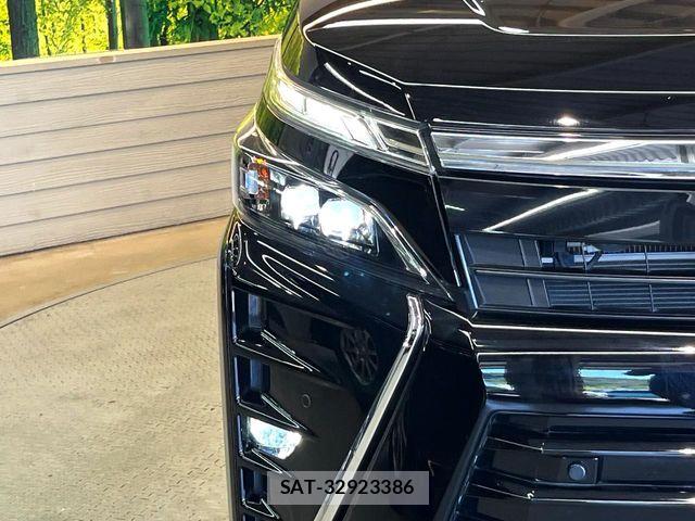 Toyota VOXY 2020-07 7252772-11