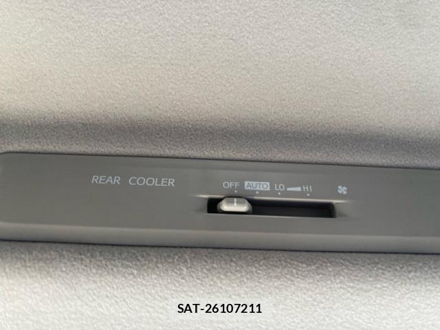 Toyota VOXY 2014-07 7252801-24