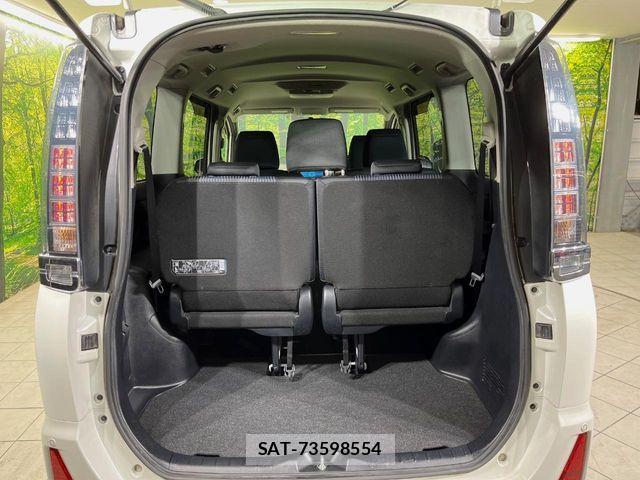 Toyota VOXY 2014-04 7252786-11