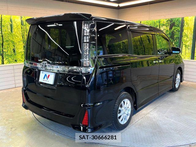 Toyota VOXY 2016-05 7252791-16