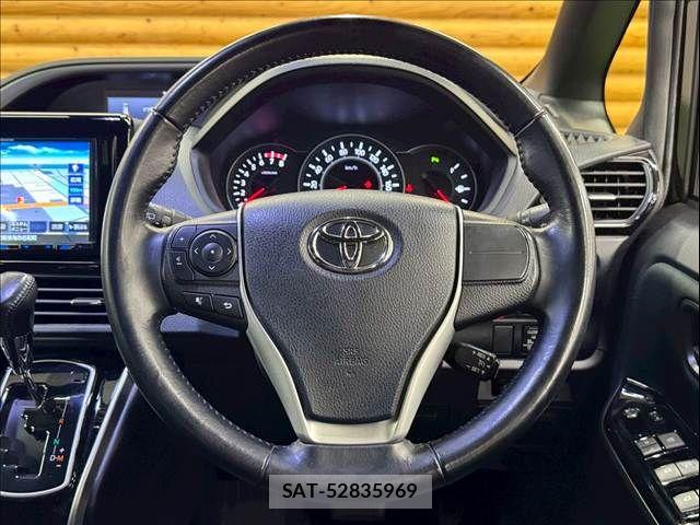 Toyota VOXY 2020-02 7252781-12