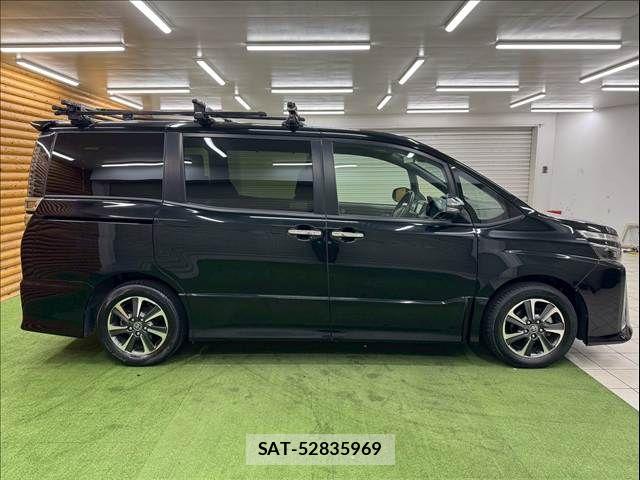 Toyota VOXY 2020-02 7252781-17
