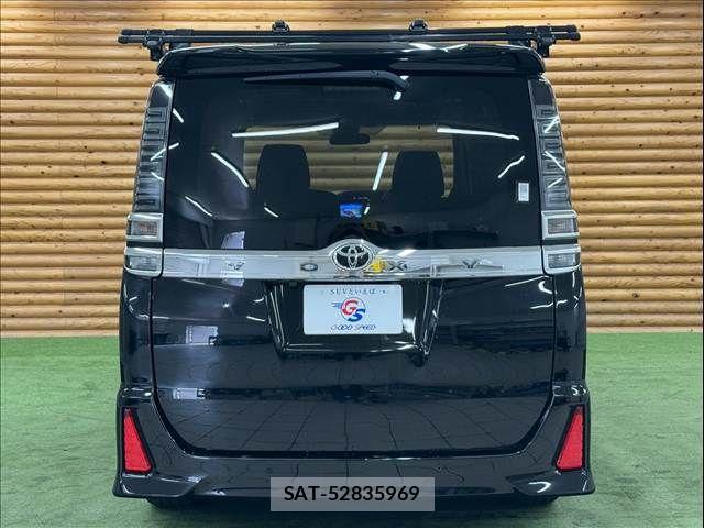 Toyota VOXY 2020-02 7252781-18