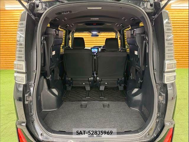 Toyota VOXY 2020-02 7252781-19