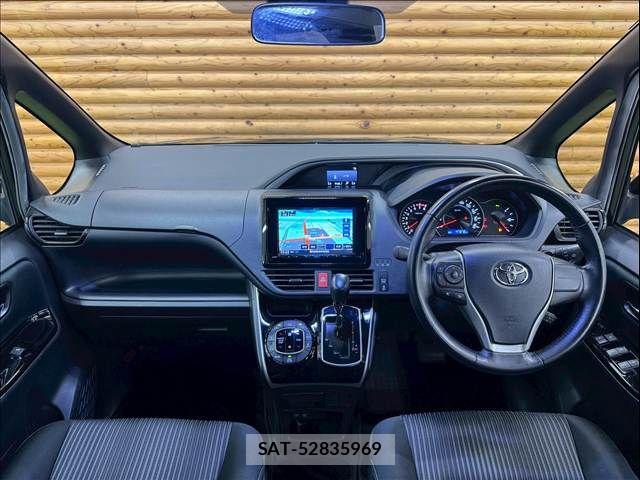 Toyota VOXY 2020-02 7252781-2