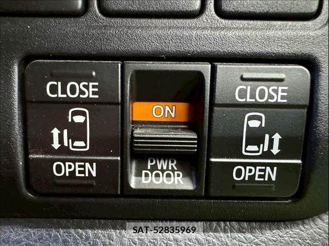 Toyota VOXY 2020-02 7252781-5