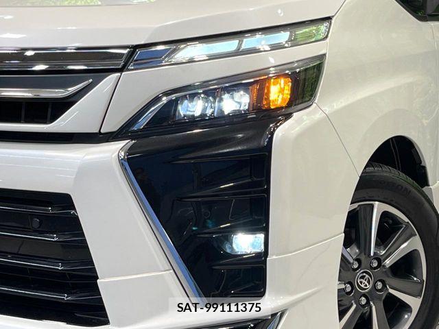 Toyota VOXY 2020-06 7252775-12