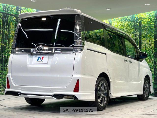 Toyota VOXY 2020-06 7252775-17
