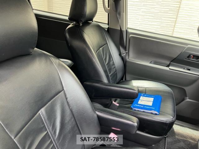 Toyota VOXY 2009-09 7273250-11
