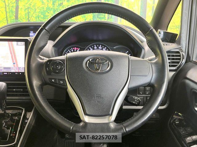 Toyota VOXY 2018-07 7273245-11
