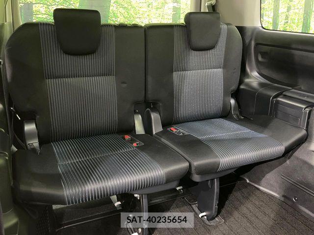 Toyota VOXY 2016-11 7271607-9