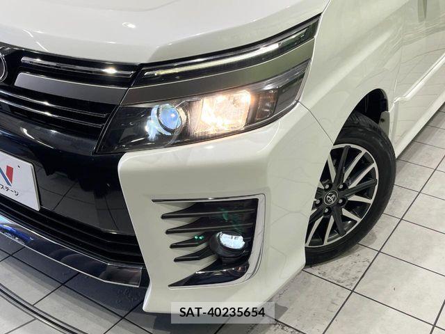Toyota VOXY 2016-11 7271607-12