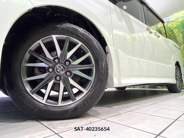 Toyota VOXY 2016-11 7271607-13