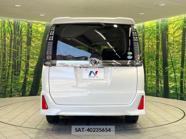 Toyota VOXY 2016-11 7271607-15