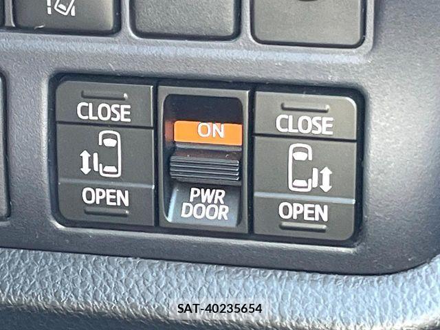 Toyota VOXY 2016-11 7271607-5