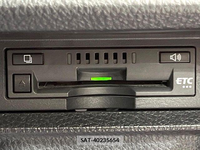 Toyota VOXY 2016-11 7271607-6