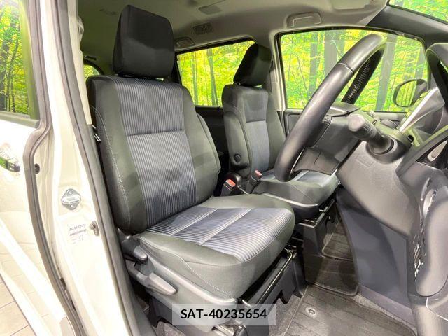 Toyota VOXY 2016-11 7271607-7
