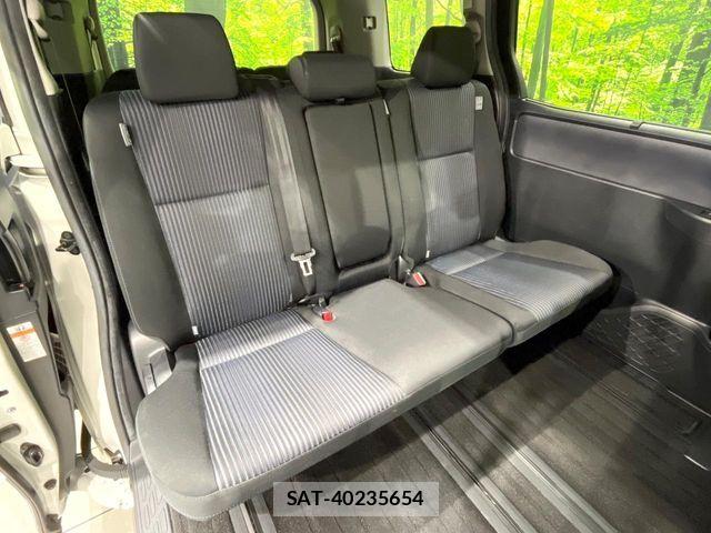 Toyota VOXY 2016-11 7271607-8