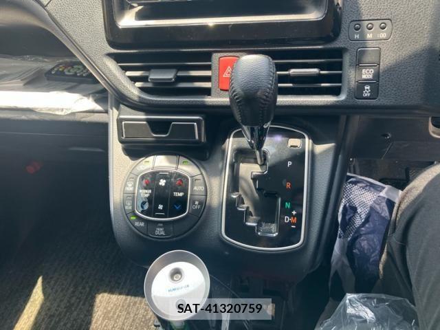 Toyota VOXY 2015-03 7273244-17