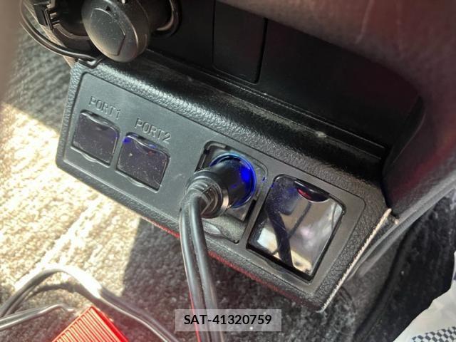 Toyota VOXY 2015-03 7273244-18