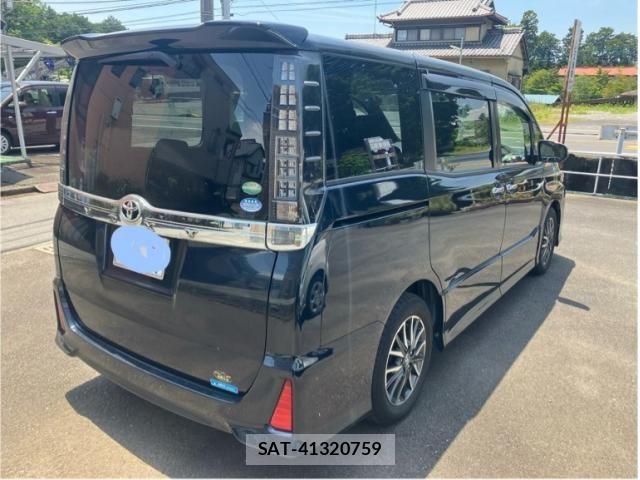 Toyota VOXY 2015-03 7273244-1