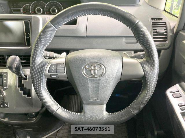 Toyota VOXY 2013-06 7273246-11