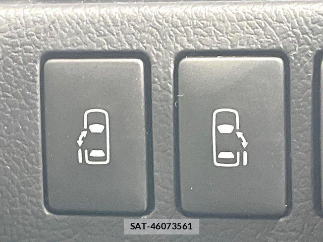 Toyota VOXY 2013-06 7273246-5